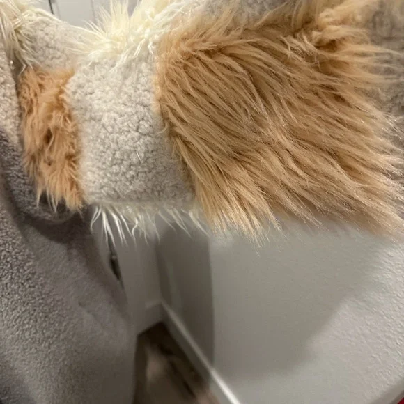 Cozy Faux Fur and Sherpa Jacket - Picture 4 of 8